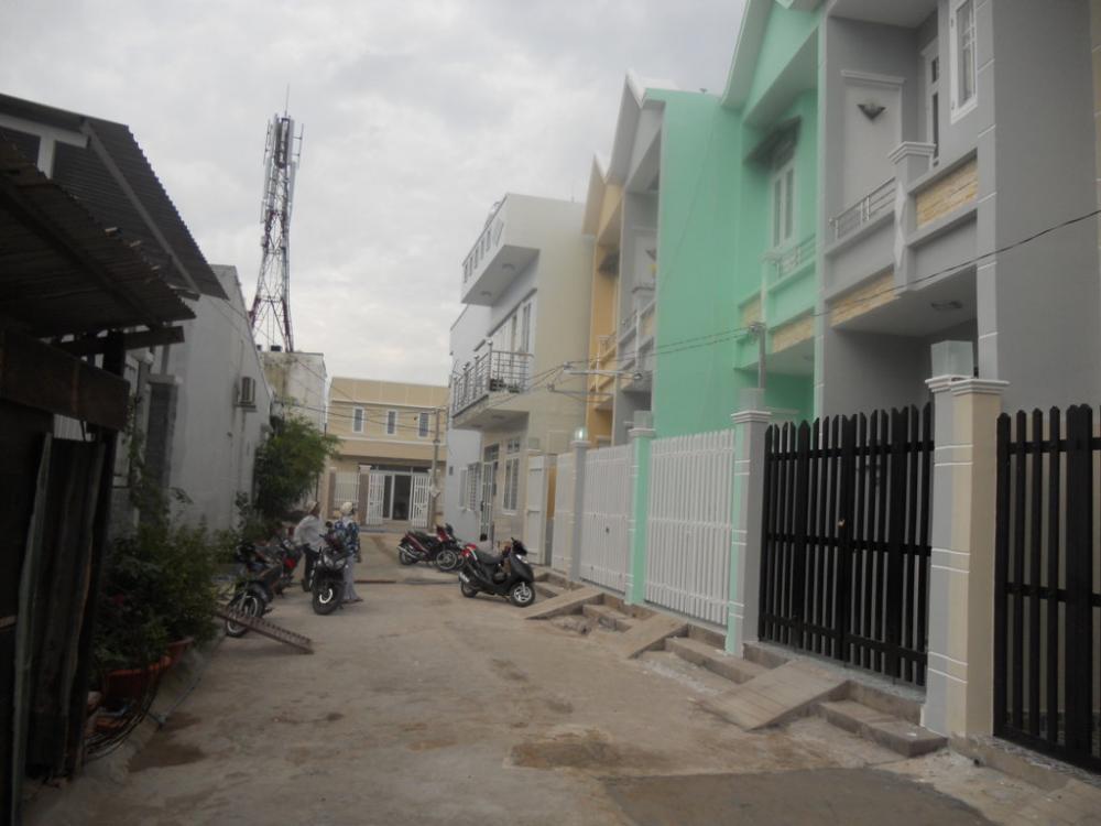 Tôi cần bán căn nhà mới đến Lotte Mart Nguyễn Thị Thập Q. 7 6km, chợ Bến Thành Quận 1 10km