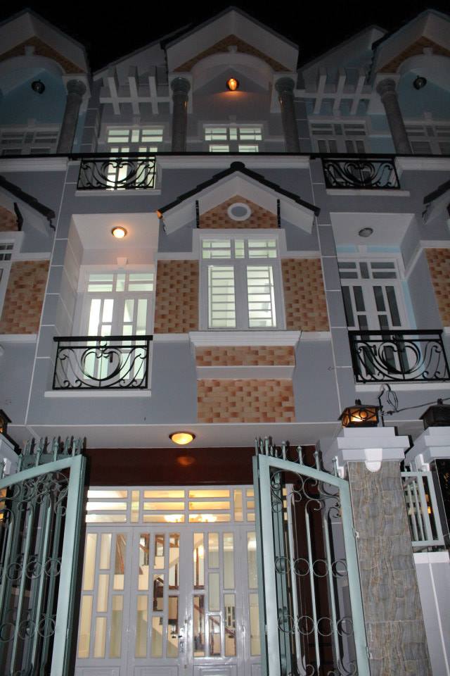 Bán căn nhà phố 2 tấm nội thất hiện đại tại phường Thạnh Lộc