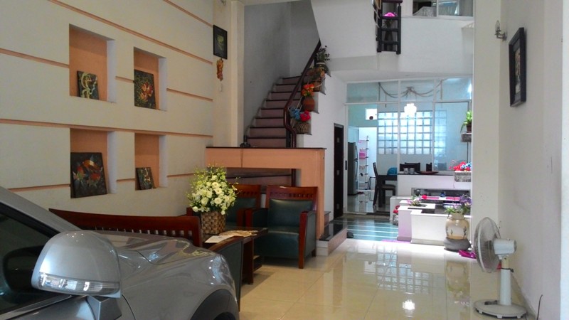 Bán nhà MTNB 8m, đuờng D2, BT, Trệt, 3lầu, Nhà đẹp - Gía tốt