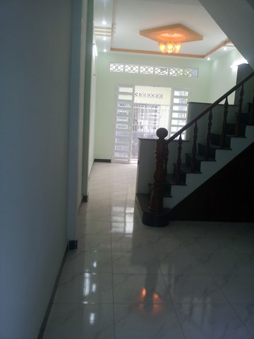 Nhà mới xây rất đẹp, gần chợ Hưng Long - Bình Chánh giá 500 - 700 triệu/căn (0934502009)