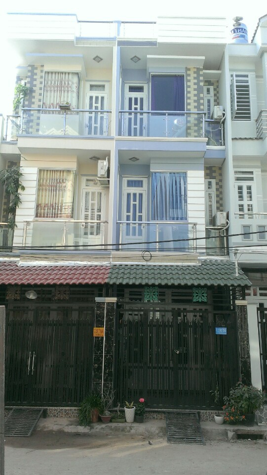 Nhà phố xã Phước Kiển, đúc thật, 1 trệt 2 lầu, giá 1.35 tỷ