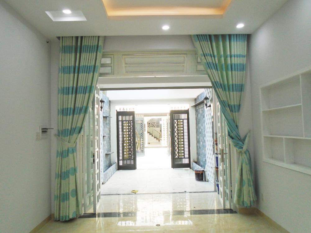 Bán nhà 3 Lầu, 4 Phòng, 5WC, dtsd: 220m2,  ngay đường 20 Phạm Văn Đồng.