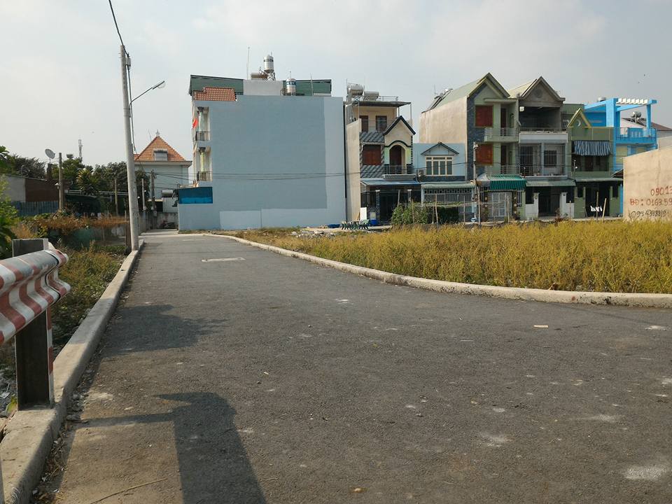 Cần bán đất lô góc ngay đường Ụ Ghe giao với đường Bình Phú SHR công chứng sang tên ngay.