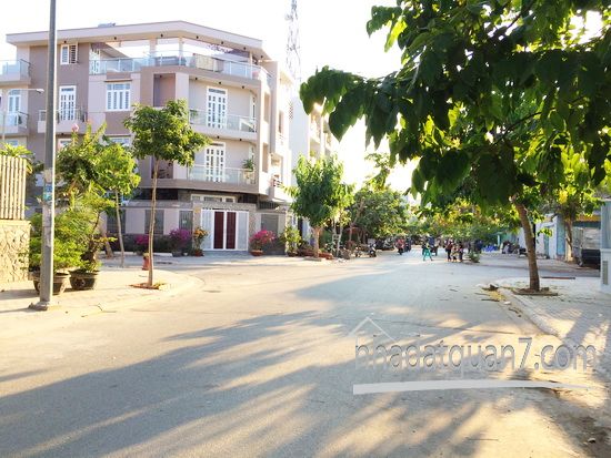 Tôi cần bán nhà biệt thự sân vườn 2 lầu khu dân cư Savimex, Phú Thuận, Q7