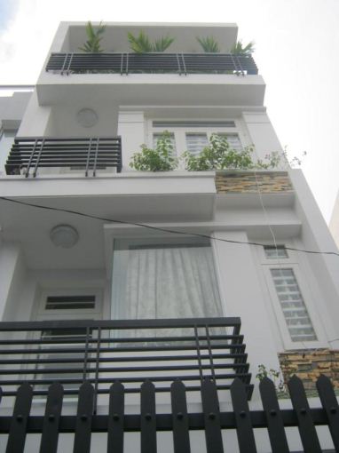 Bán nhà mặt tiền đường Nguyễn Công Trứ góc Pasteur quận 1 DT 4,2x17,5m