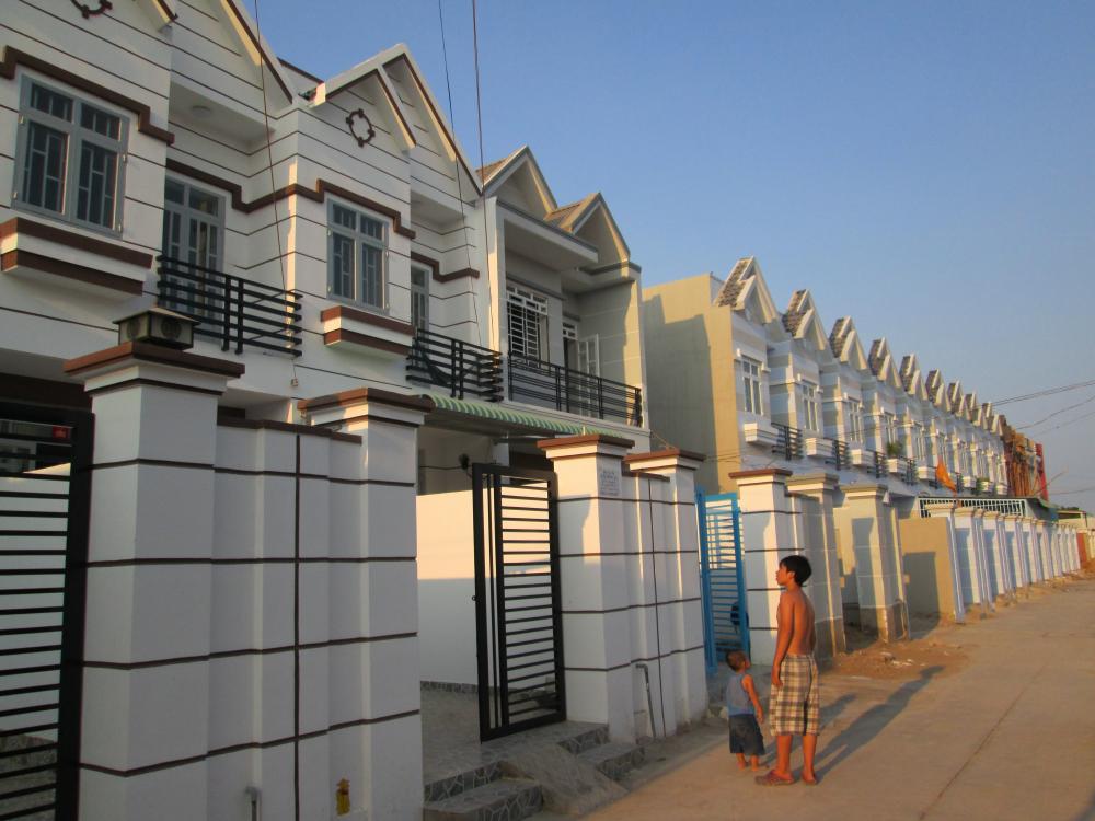 Bán nhà huyện Bình Chánh, xã Hưng Long, sổ hồng riêng giá 480 triệu/căn. 0934.502.009