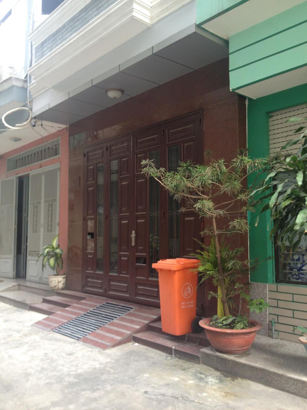Chuẩn bị định cư Mỹ cần bán gấp nhà sau mặt tiền đường Nguyễn Tiểu La, P. 8, quận 10