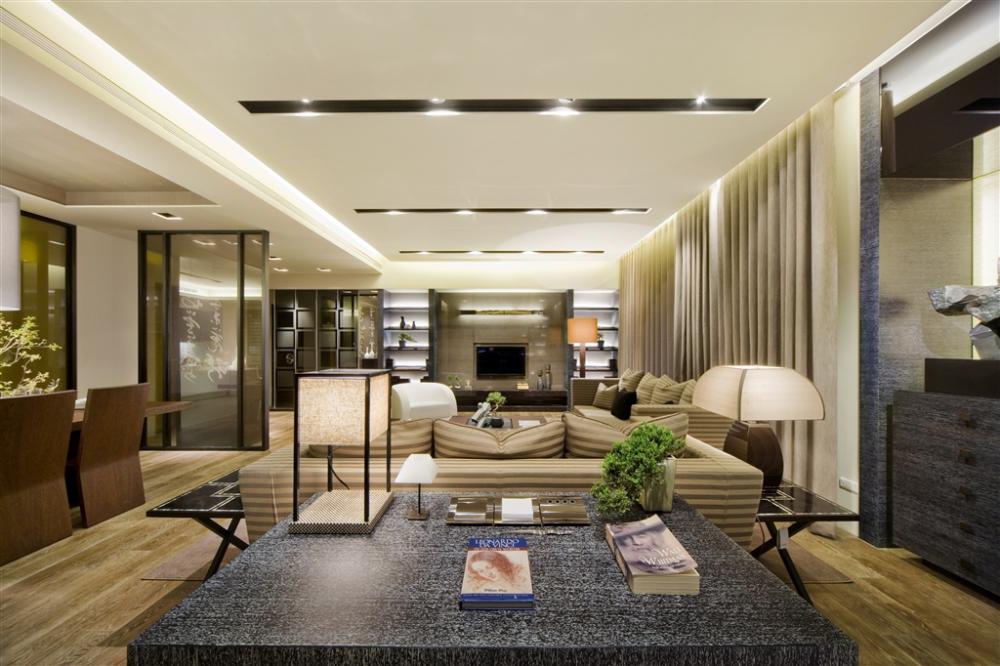 Bán gấp nhà MT Nguyễn Cư Trinh quận 1. DT: 5x20 hầm 8 lầu cho thuê 9000$/th giá 44 tỷ