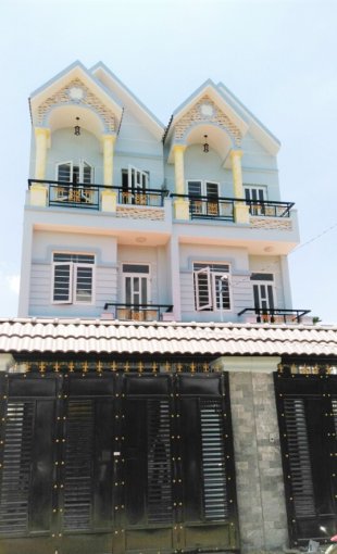 Bán nhà đẹp 1 trệt, 2 lầu mặt tiền đường Thạnh Lộc 37, cách cao đẳng Điện Lực 500 m