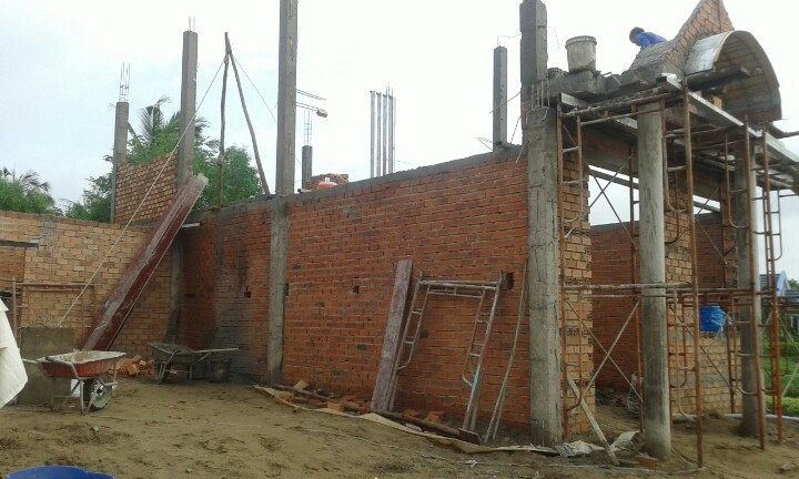 Nhà mới xây dt 5.5x15, SHR, 2 PN, 2WC, 2 PK, 1 bếp gần chợ Hưng Long