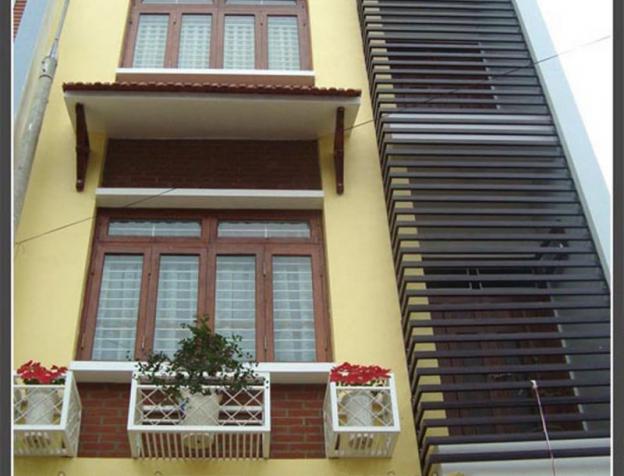 Cần tiền bán gấp nhà mặt tiền giá rẻ Q1 DT: 8mx20m