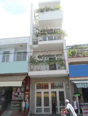 Nhà bán gấp mặt tiền đường Nguyễn Đình Chiểu, Q3. Diện tích: 6.8x20m, giá: 12.5 tỷ (TL)