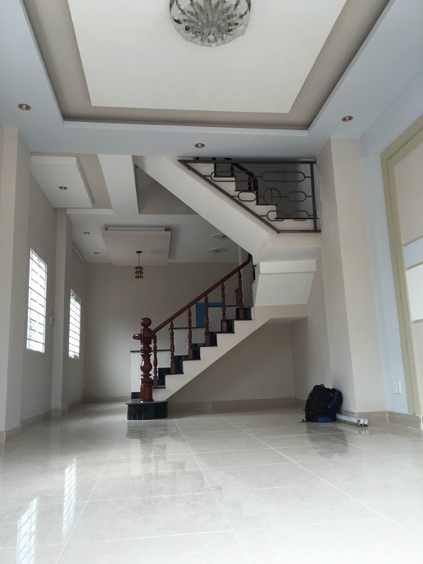 Nhà đẹp, (4 x 17) nội thất cao cấp, cách Hà Huy Giáp 500m, đúc 2 lầu. LH 0947729089 