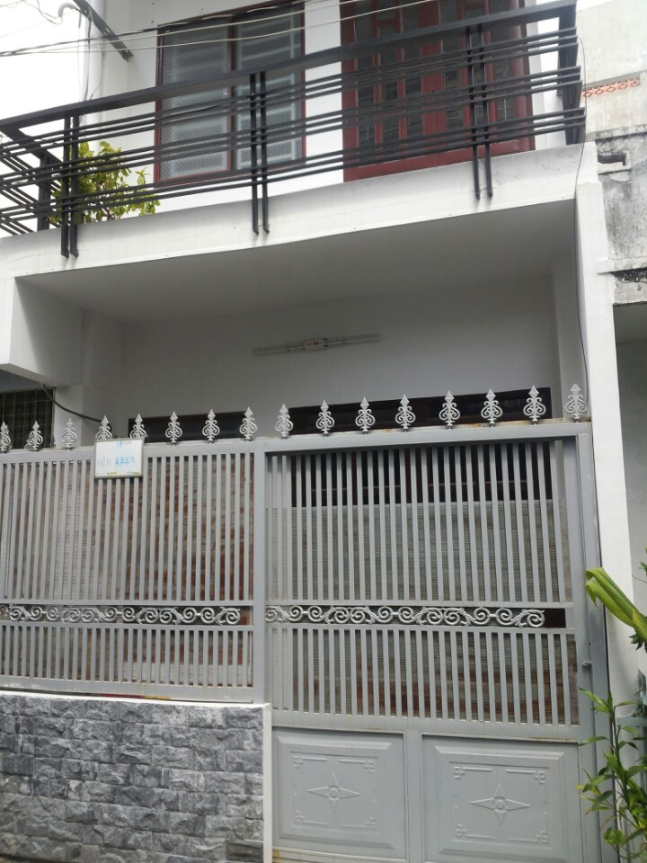 Bán nhà giá rẻ, 2 lầu, 4.4x8m, hẻm đường Bờ Bao Tân Thắng