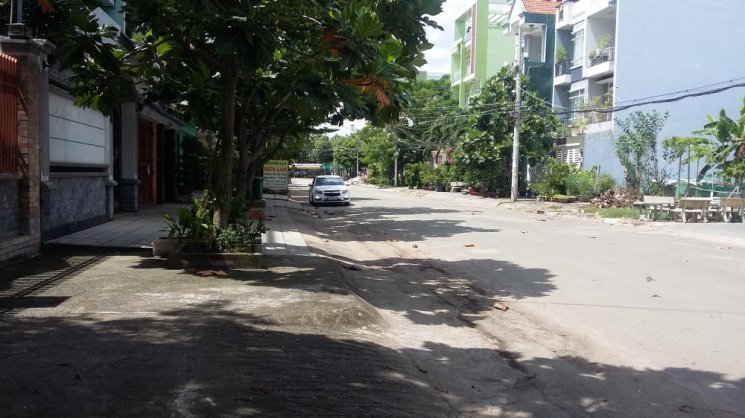 Bán nhà đường Nguyễn Oanh, gần chợ, trường học, giao thông thuận lợi, đường rộng 20m, vị trí đẹp