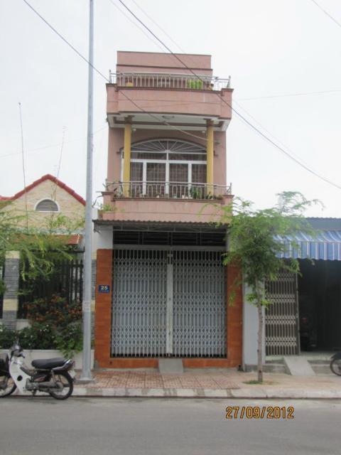 Bán gấp nhà mặt tiền đường Trần Kánh Dư. P Tân Định. Q1