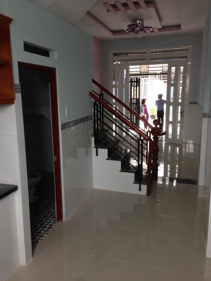 Bán nhà xây mới 2 lầu đúc gần Làng Đại Học Phước Kiển, sổ riêng