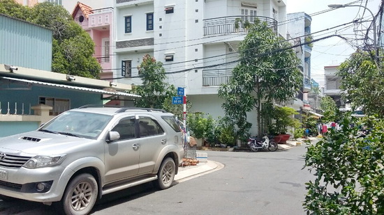 Bán gấp nhà phố 1 lầu mặt tiền đường Số 11, P. Tân Phú, Quận 7 - 5.2 tỷ