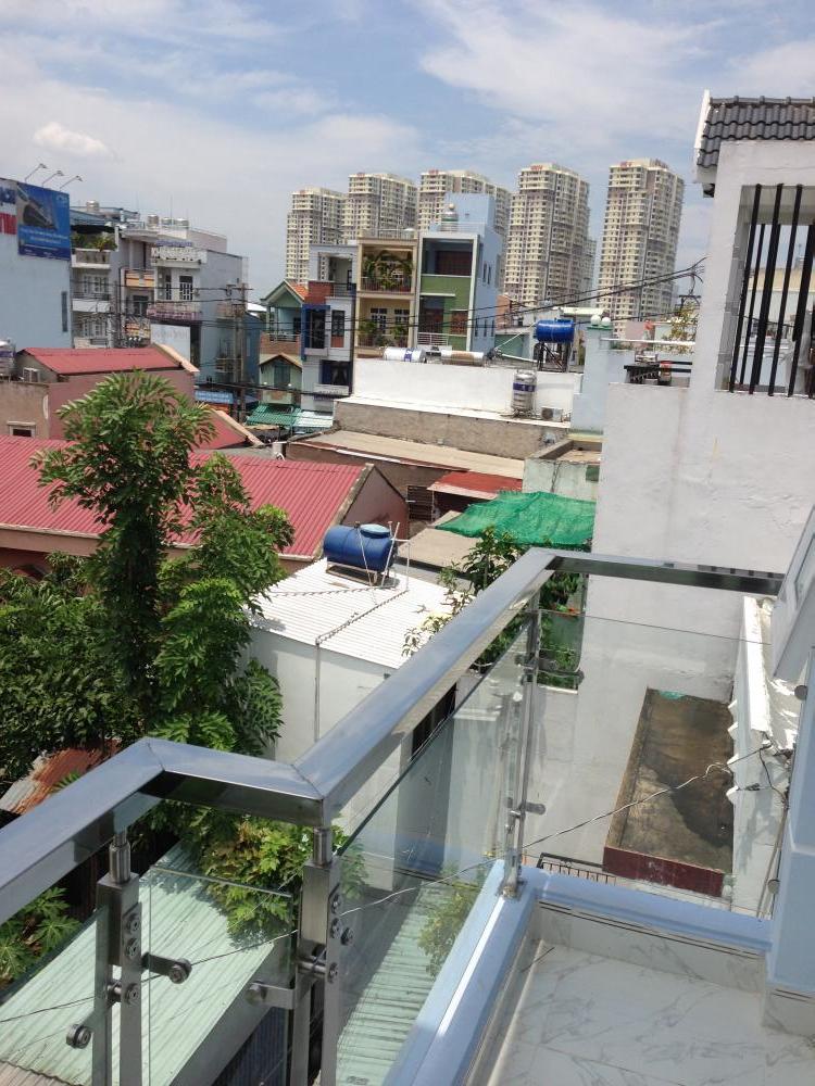 Bán nhà xây mới 2 lầu đúc gần cầu Phú Xuân, sổ hồng riêng. Tặng nhiều nội thất cao cấp