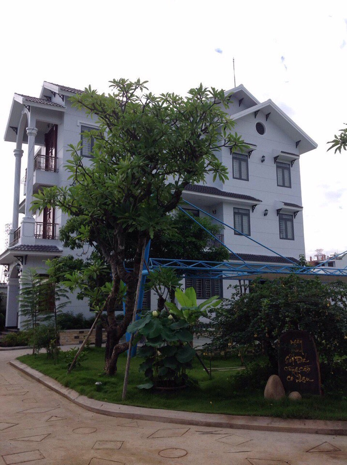 Bán đất nền biệt thự Minh Tuấn 750m2, tặng toàn bộ nội thất đường Đỗ Xuân Hợp, Quận 9