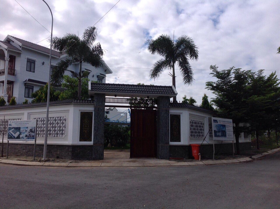 Bán đất nền biệt thự Minh Tuấn 750m2, tặng toàn bộ nội thất đường Đỗ Xuân Hợp, Quận 9