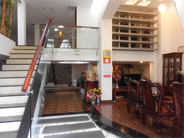 Bán nhà mặt tiền 3 lầu, tuyệt đẹp đường Nguyễn Trãi, Bến Thành, quận 1