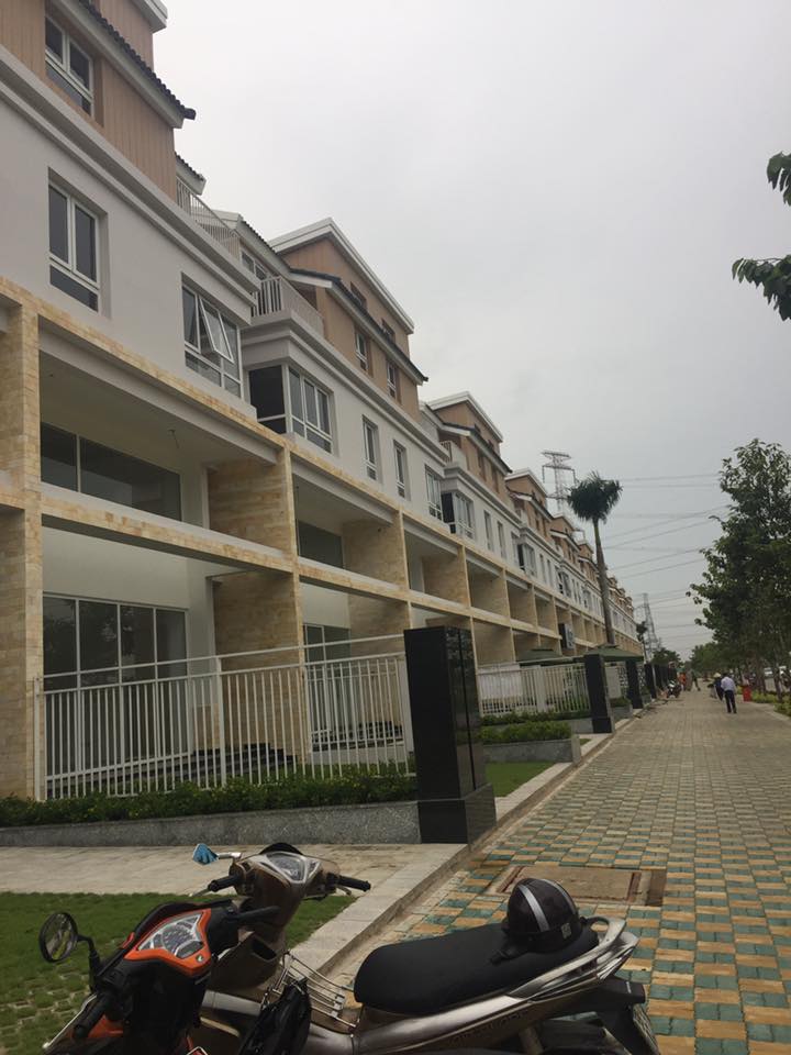 Bán biệt thự phố Dragon Parc, Nam Sài Gòn, 9.9 tỷ tốt nhất khu vực. LH: 0909 227 199