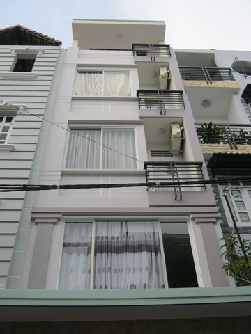 Bán nhà mặt tiền đường Trương Định, Quận 3, P6, DT(3.7x17m), 5 lầu