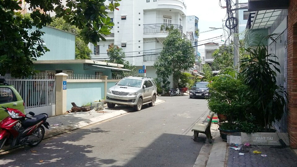 Bán nhà phố vào ở ngay đường Số 11, P. Tân Phú, Quận 7