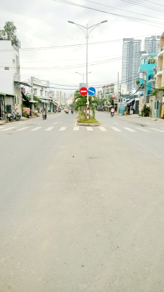Bán gấp nhà lầu mặt tiền đường Phú Thuận, Phường Phú Thuận, Quận 7