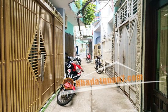 Nhà phố 2 lầu hẻm 85 đường Trần Xuân Soạn, P. Tân Thuận Tây, Q. 7 giá 830 triệu