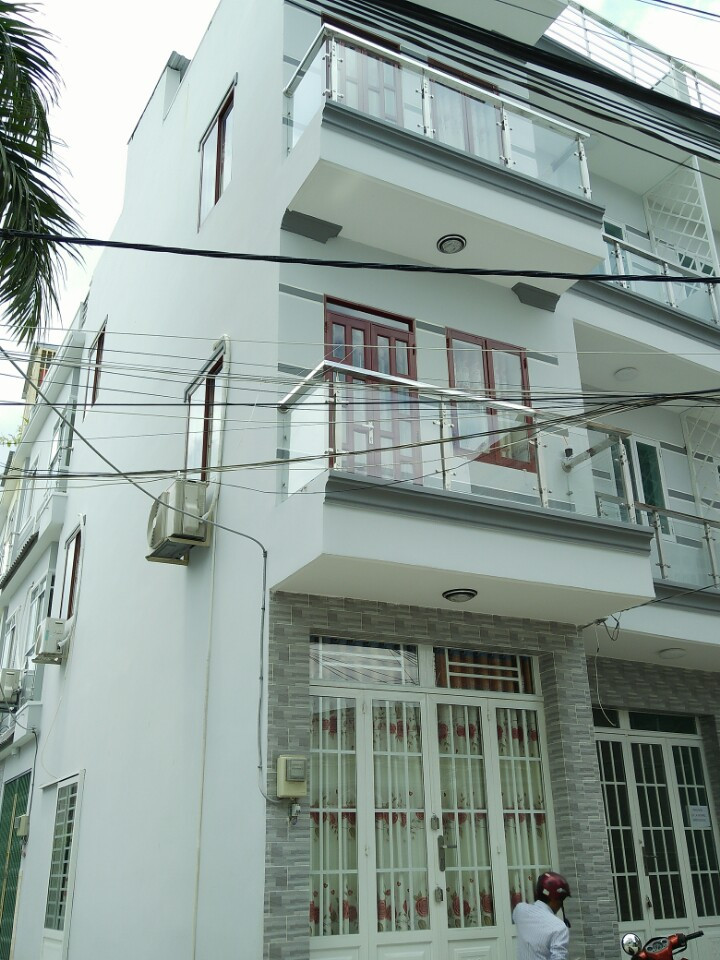 Bán gấp nhà 2 lầu đúc/4PN, đường 9m, Nguyễn Hữu Thọ ND