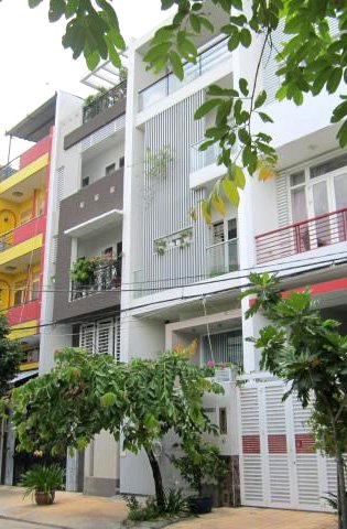 Bán nhà quận Bình Tân hẻm 8m, Lê Văn Quới, Bình Tân, 4x19m, 3 lầu, giá 5.3 tỷ TL
