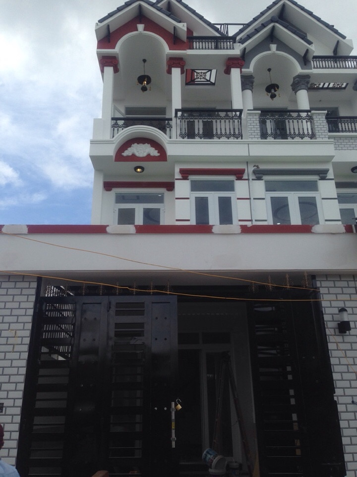 Cần bán nhà mới đẹp, đường Huỳnh Tấn Phát, thị trấn Nhà Bè. DT 4x22m