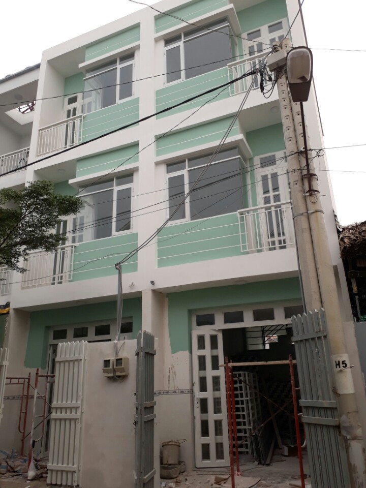 Nhà 3 tầng, 4 phòng ngủ, rất đẹp, đường nhự 6m, Nguyễn Văn Tạo, Nhà Bè chỉ 11,5 tr/m2