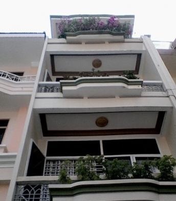Bán nhà hẻm 55 Trần Hưng Đạo, ngay góc Nguyễn Tri Phương, mới 99%, 4x22m nội thất cao cấp, giá TL