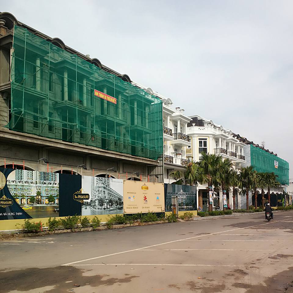 Bán nhà phố MT Phạm Văn Đồng thiết kế Châu Âu DTSD 320m2 giá 6 tỷ