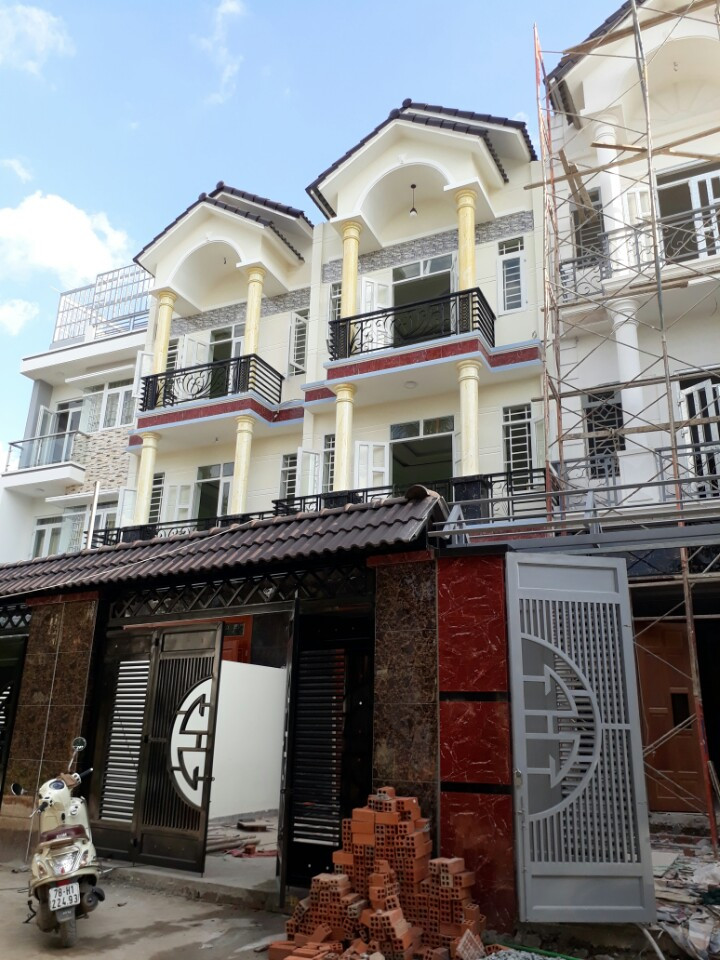 Nhà phố Thạnh Lộc 29 vào 30m phường Thạnh Lộc, DT 5m x 17m đường bê tông 10m