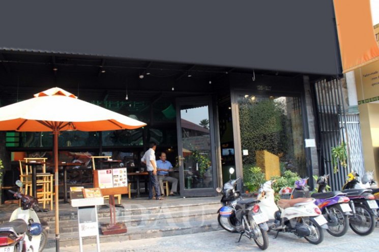 Bán nhà mặt tiền đường Lê Văn Quới, quận Bình Tân, gần chợ 4x30m vị trí kinh doanh cực đẹp,