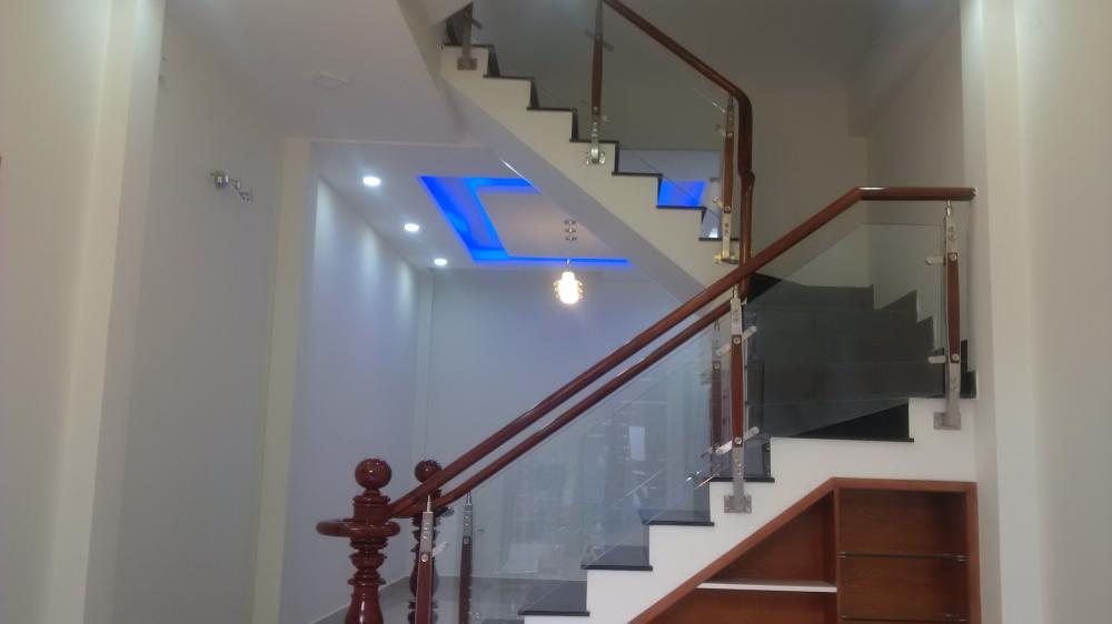 Nhà riêng Hiệp Bình - Phạm Văn Đồng đang ở bán gấp gồm 1 trệt, 2 lầu, giá rẻ 5 tỷ, SH nhà 2016