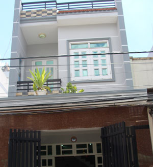 Gia đình chúng tôi cần bán căn nhà hẻm 149 hẻm trước nhà 5m Lê Thị Riêng, P.Bến Thành, Quận 1