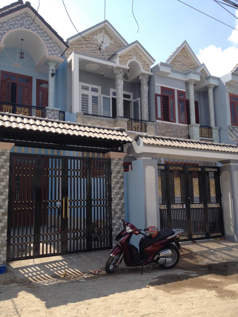 Bán nhà lầu 3PN, 2WC ngay KDC Golden Land, gần chợ Hưng Long, Bình Chánh, LH 0937688545