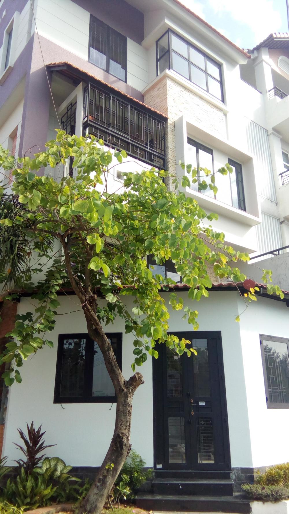 Bán nhà đẹp, 3 lầu, lô góc, view sông KDC Tân Quy Đông, phường Tân Phong, quận 7