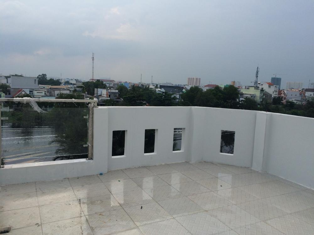 Bán nhà mặt tiền quận 8, dt 65m2, 1 trệt 2 lầu 1 sân thượng, view sông, giá 2.7 tỷ, sổ hồng 2016