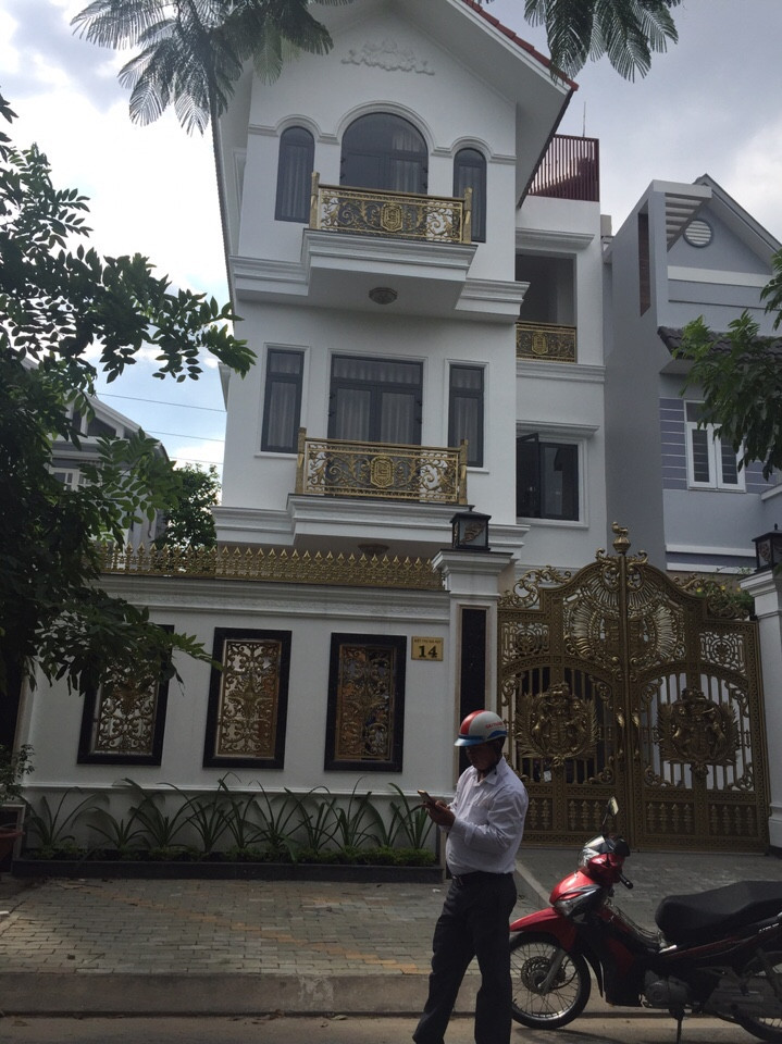 Bán gấp căn biệt thự Nam Long Phú Thuận, Q. 7. DT 9x18m, giá cực hot 9.6 tỷ