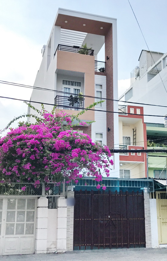 Bán gấp nhà phố 3 lầu mặt tiền đường Lâm Văn Bền, P. Tân Thuận Tây, Quận 7
