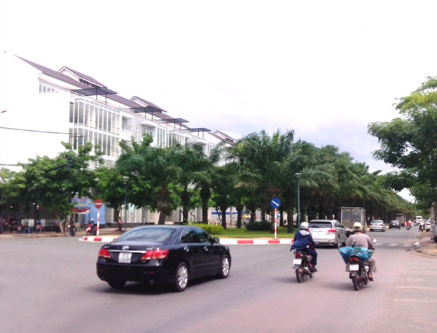 Bán Biệt thự mặt tiền đường Nguyễn Văn Linh, P. Tân Thuận Tây, Quận 7 - 0978633963