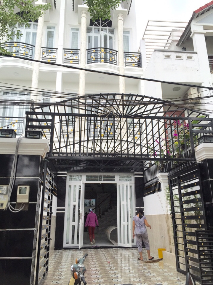 Bán nhà mới đẹp, Huỳnh Tấn Phát, Nhà Bè, DT 4x20m, 1 trệt 2 lầu, gồm 4 phòng ngủ, 4WC. Giá 2,75 tỷ