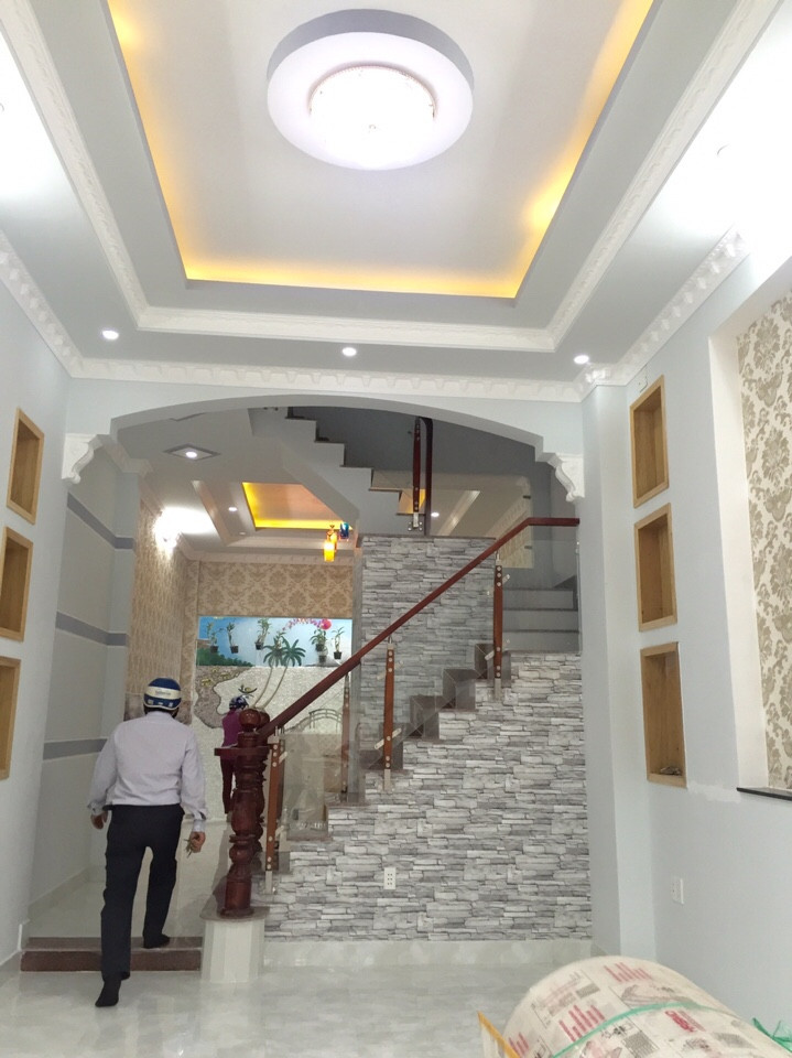 Bán nhà mới đẹp, Huỳnh Tấn Phát, Nhà Bè, DT 4x20m, 1 trệt 2 lầu, gồm 4 phòng ngủ, 4WC. Giá 2,75 tỷ