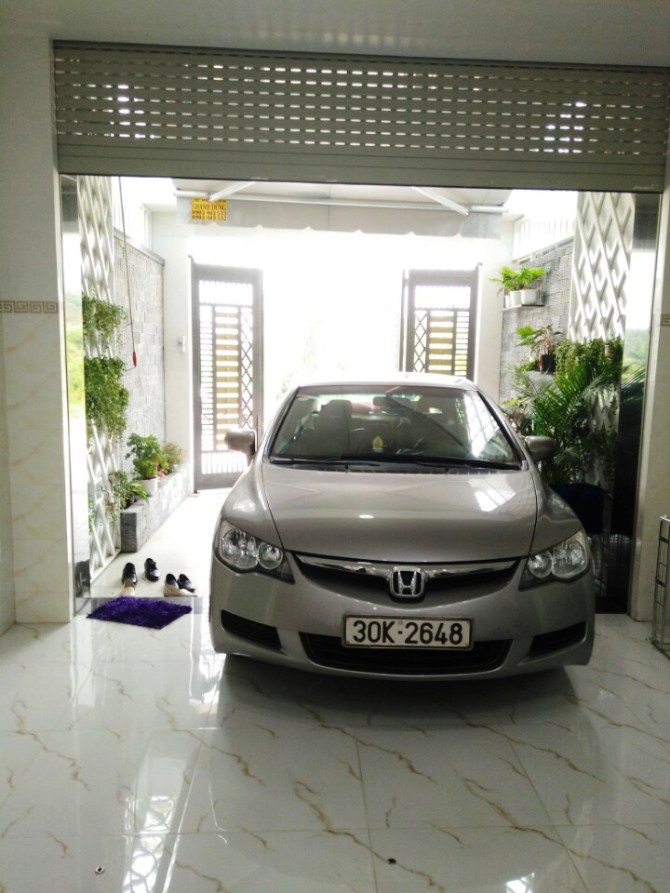 Bán nhà mới 1 trệt 2 lầu, 1 tum sân xe hơi ngay UBND P. Linh Đông